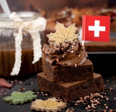 5458144stueckschweizerfahnenklein Günthart Oktoberfest
